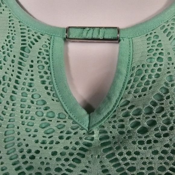 JM Collection Batwing Faux Lace Overlay Short Sleeve Tunic Size PM - Picture 3 of 11